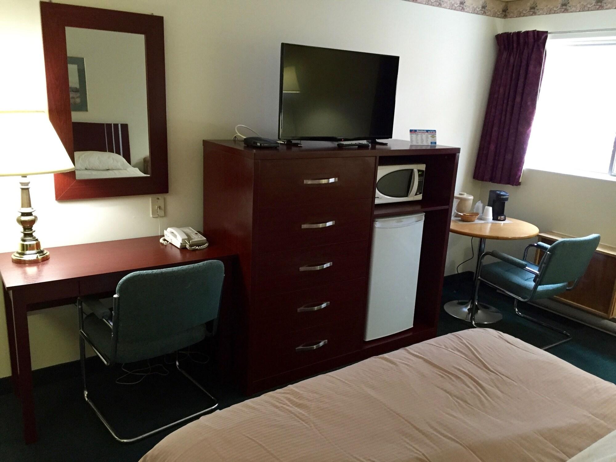 Colonial Inn Brandon Bagian luar foto