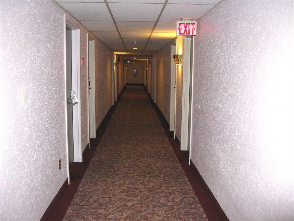 Colonial Inn Brandon Bagian luar foto