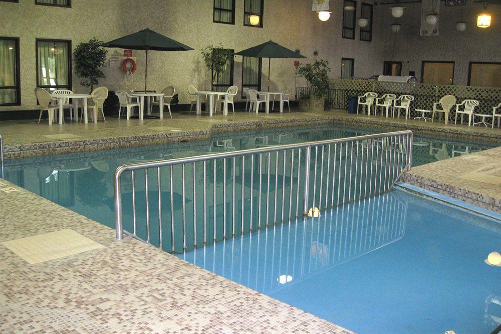 Colonial Inn Brandon Bagian luar foto
